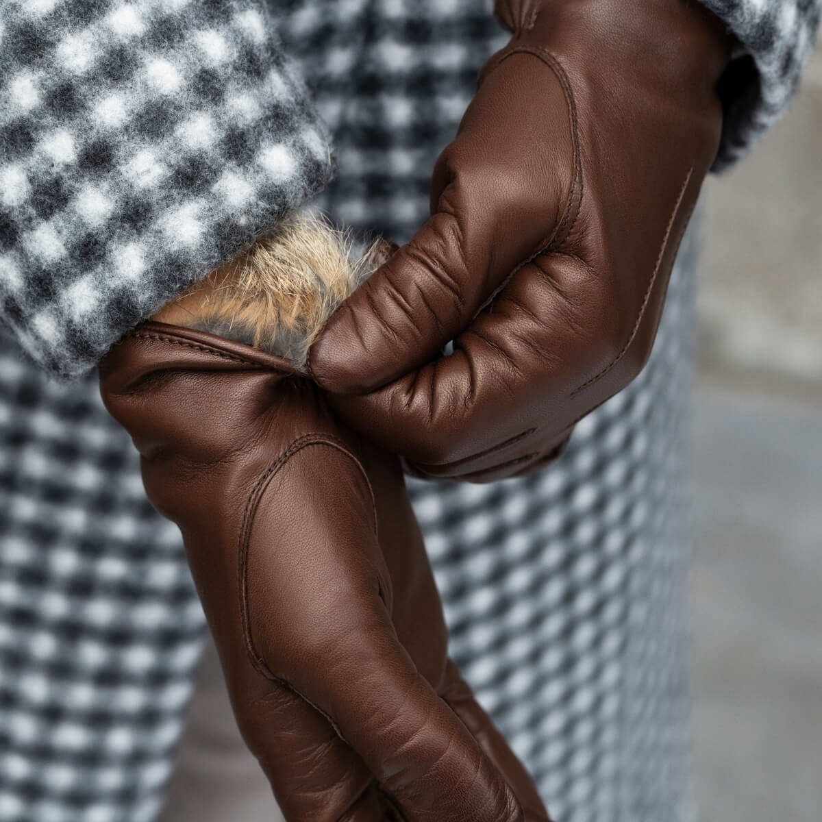 Francesca (brown) - Italian lambskin leather gloves with brown rabbit fur lining