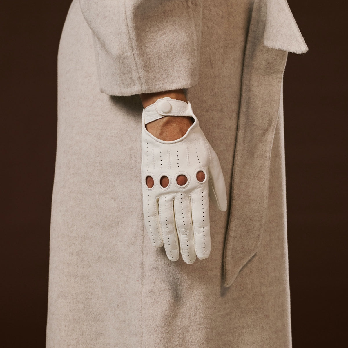Alessa (white) - Classic Italian lambskin leather driving gloves