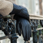 Ethan (black) – Vegan leather gloves with warm fleece lining & touchscreen feature