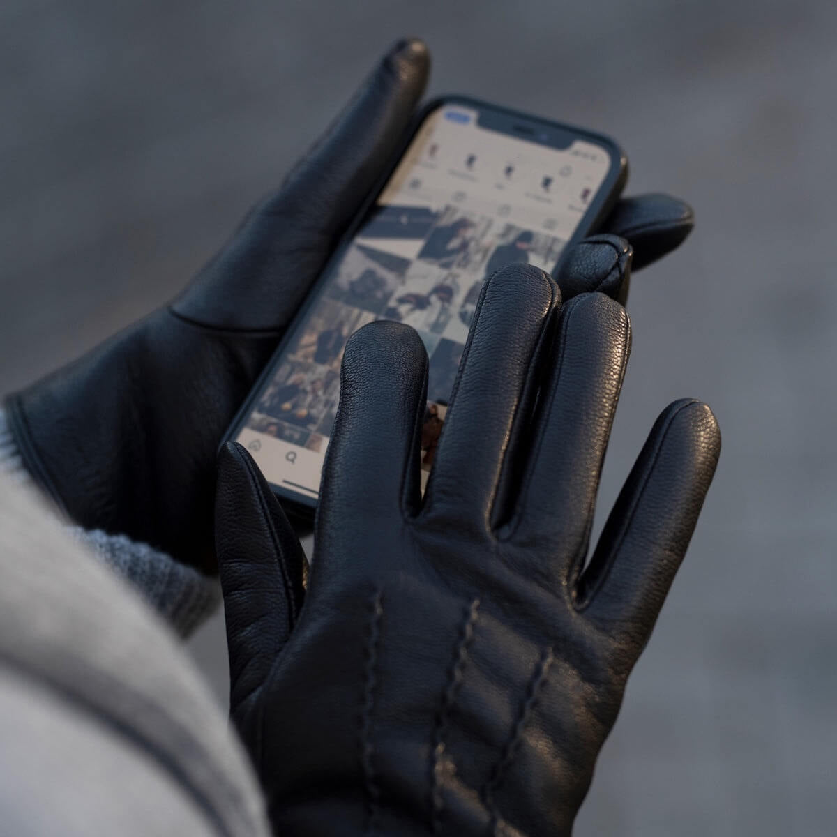Evelyn (black) - Goatskin leather gloves with soft lambswool lining and touchscreen feature