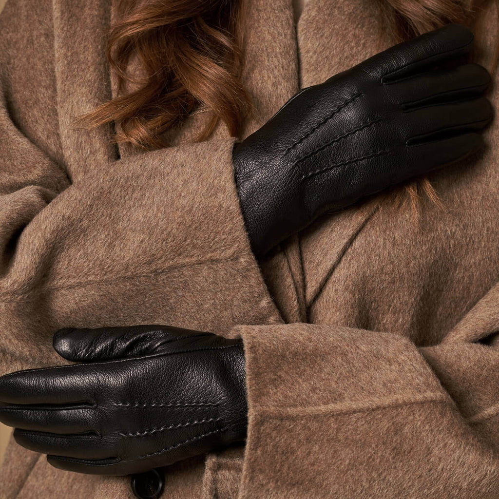 Evelyn (black) - Goatskin leather gloves with soft lambswool lining and touchscreen feature