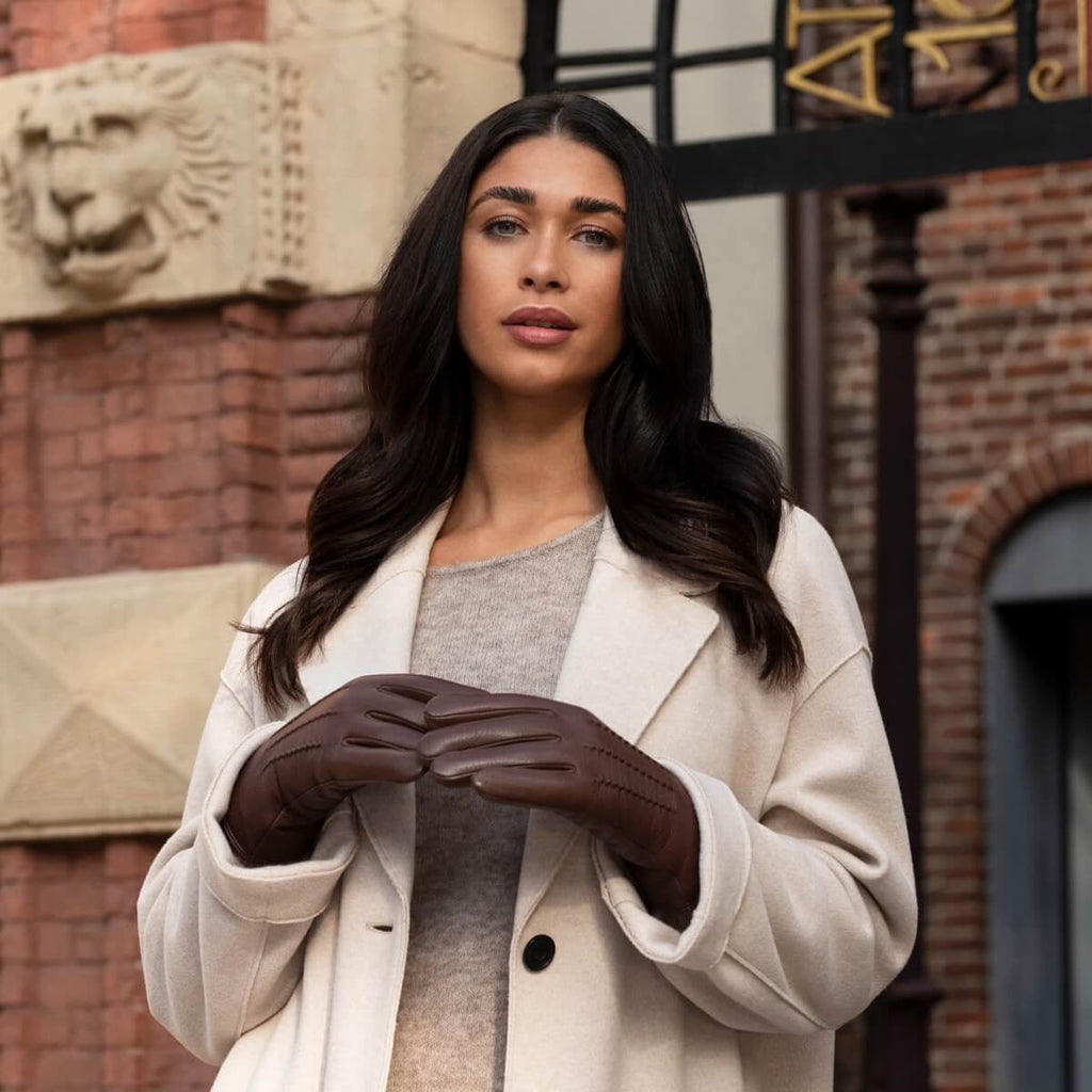 Evelyn (brown) - Goatskin leather gloves with soft lambswool lining and touchscreen feature