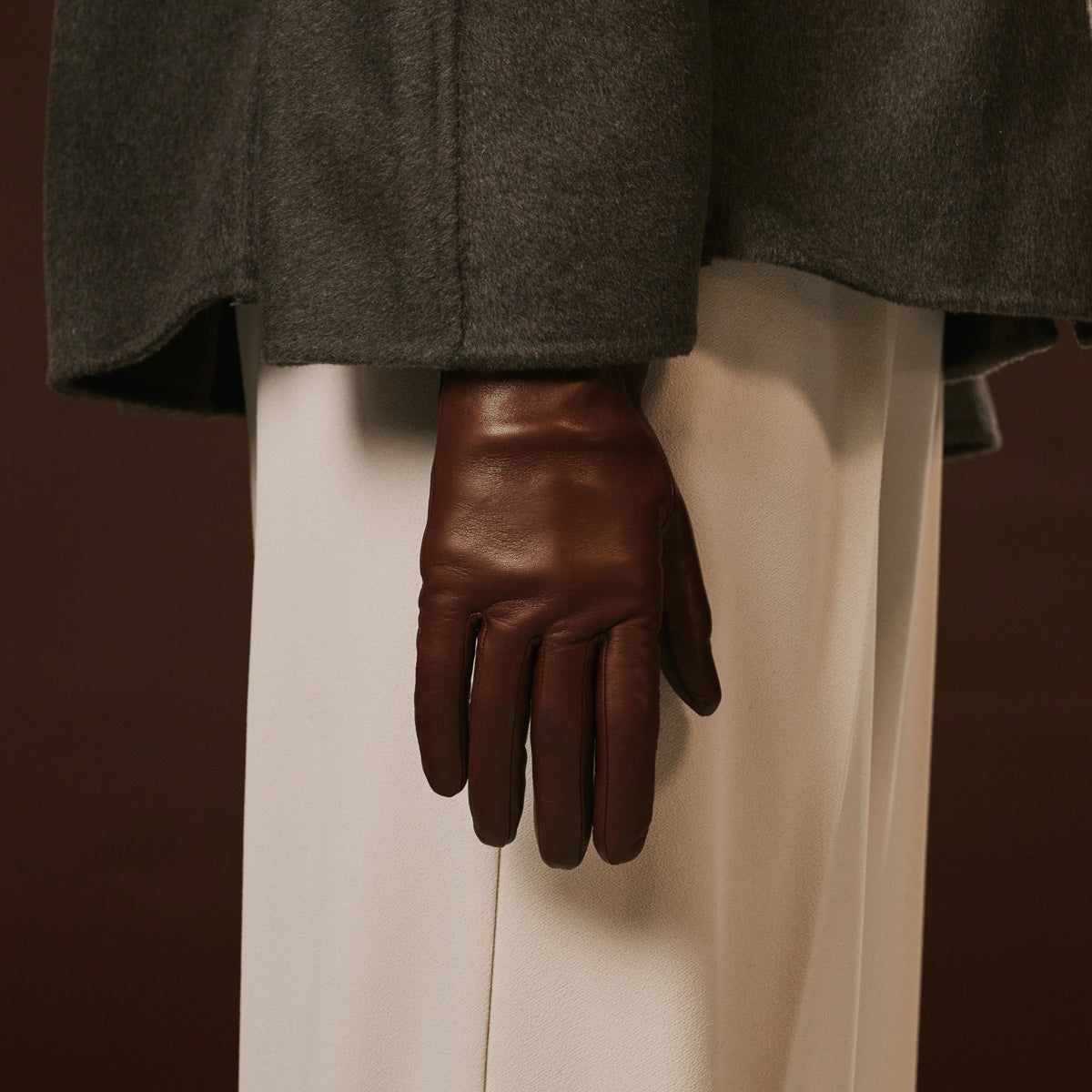 Isabella (brown) - Italian lambskin leather gloves with cashmere lining