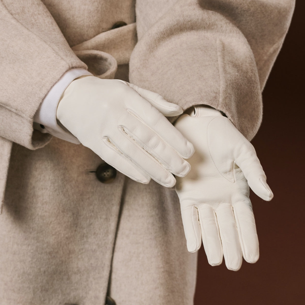 Sofia (white) - Italian lambskin leather gloves with silk lining