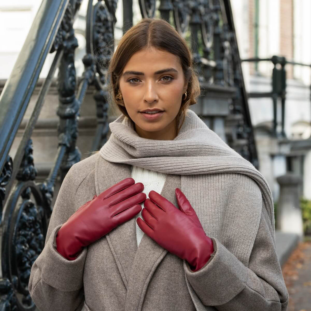 Zoey (red) – Sheepskin leather gloves with warm wool/cashmere lining & touchscreen function