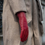 Zoey (red) – Sheepskin leather gloves with warm wool/cashmere lining & touchscreen function